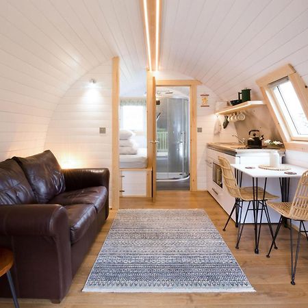 Spectacular Mountain View Ecopod Villa Newtonmore Eksteriør billede