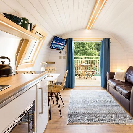 Spectacular Mountain View Ecopod Villa Newtonmore Eksteriør billede