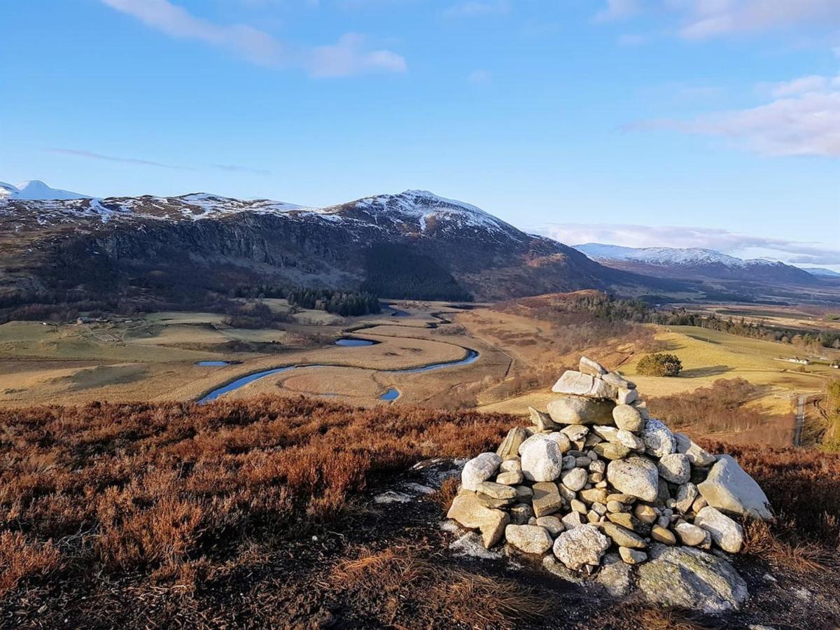 Spectacular Mountain View Ecopod Villa Newtonmore Eksteriør billede