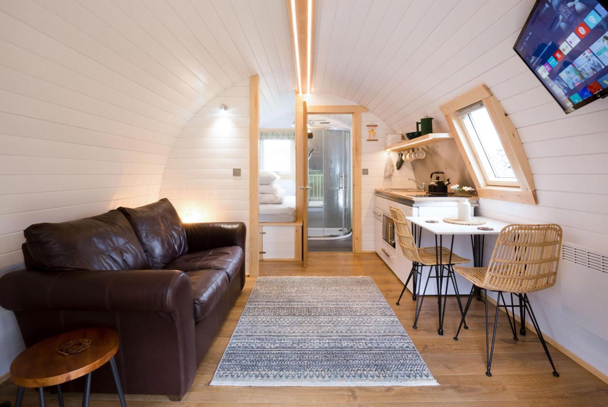 Spectacular Mountain View Ecopod Villa Newtonmore Eksteriør billede