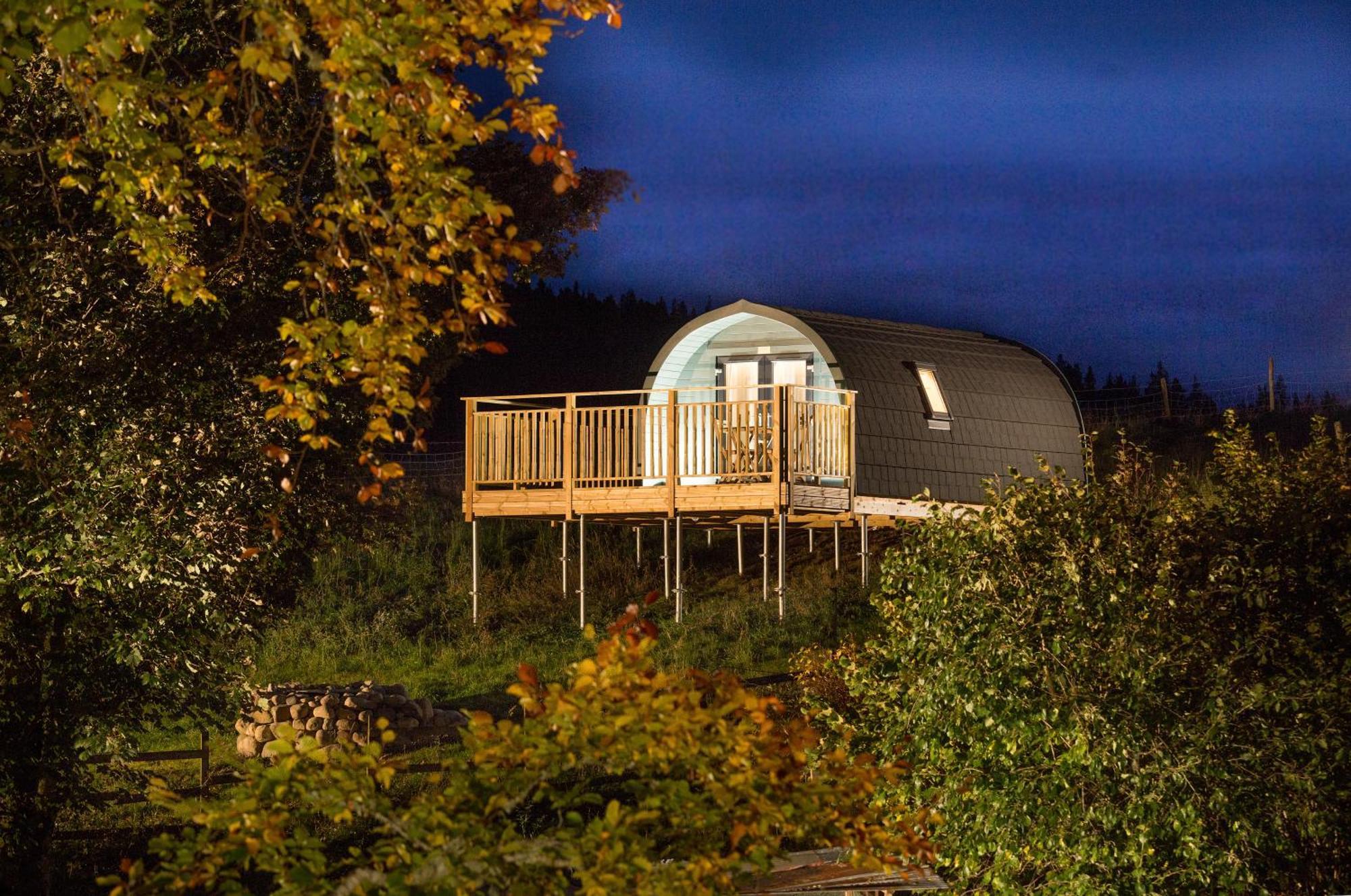 Spectacular Mountain View Ecopod Villa Newtonmore Eksteriør billede